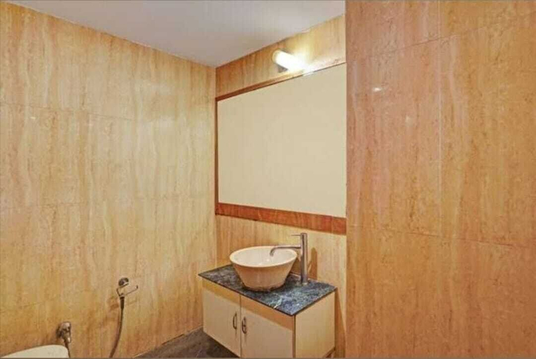 Bathroom 5, HOTEL O ONE HOTEL, Gautam Buddha Nagar