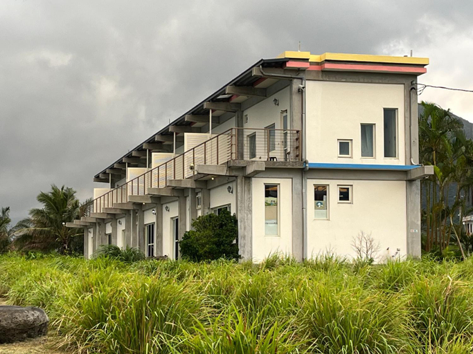 Exterior 10