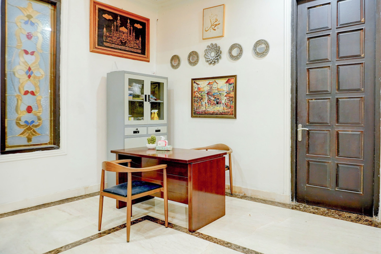 Others 3, Capital O 94491 Family Homestay, Cirebon
