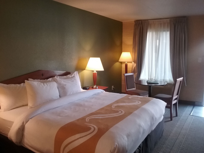 Bedroom 4, SureStay Plus Hotel by Best Western Willcox, Cochise