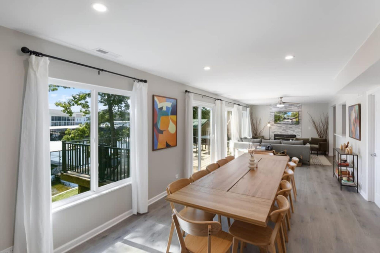 Room 3, Luxury Waterfront Lakehouse With Private Dock Views, Camden