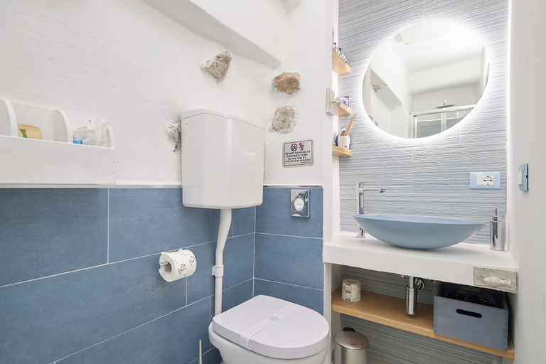 Bathroom 3, La Medusa Blu, Savona