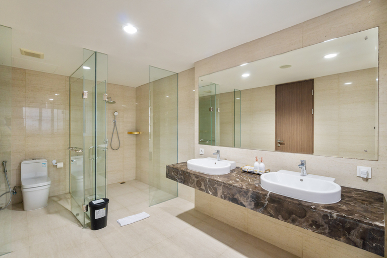 Bathroom 5, Morich Suite Penthouse, Central Jakarta