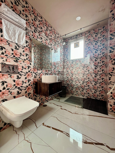 Bathroom 4, Viva La Vida Dalhousie, Chamba