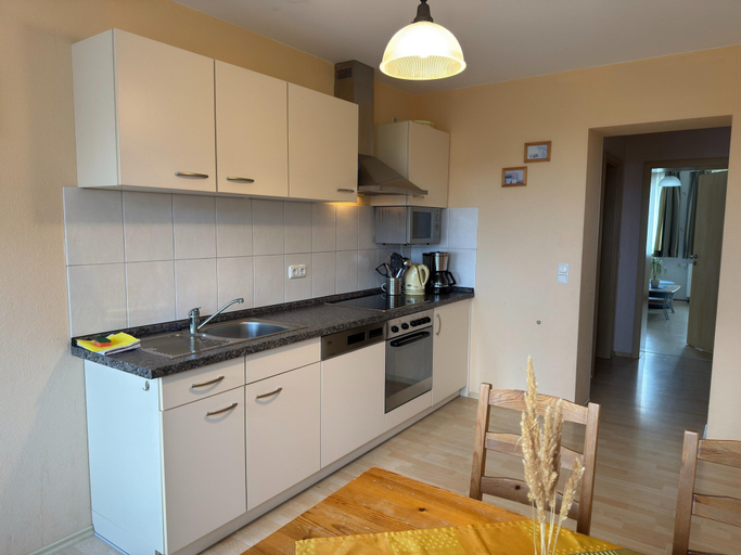 Private kitchen 5, Charmante Ferienwohnung mit Garten in Wiek, Vorpommern-Rügen