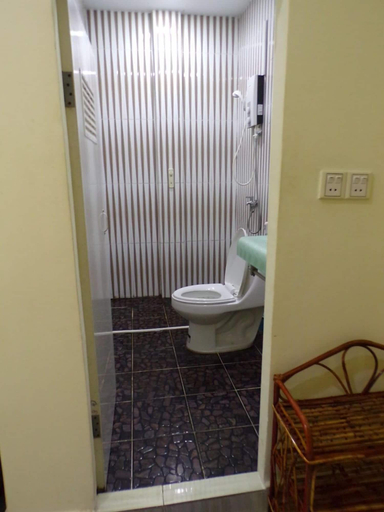 Bathroom 2, Cannarata, Phnom Penh