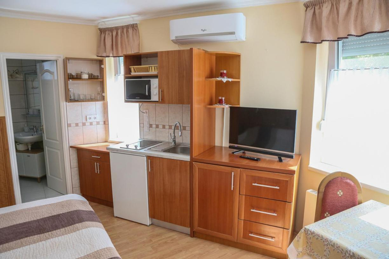 Kitchen 2, Molnar Apartment, Sárvár
