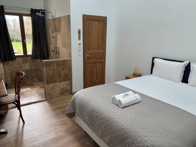 Bedroom 3, Château Chatillon, Gironde