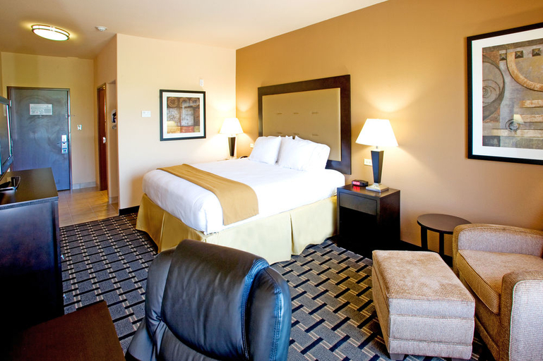 2, Holiday Inn Express Suites Beeville by IHG, Bee