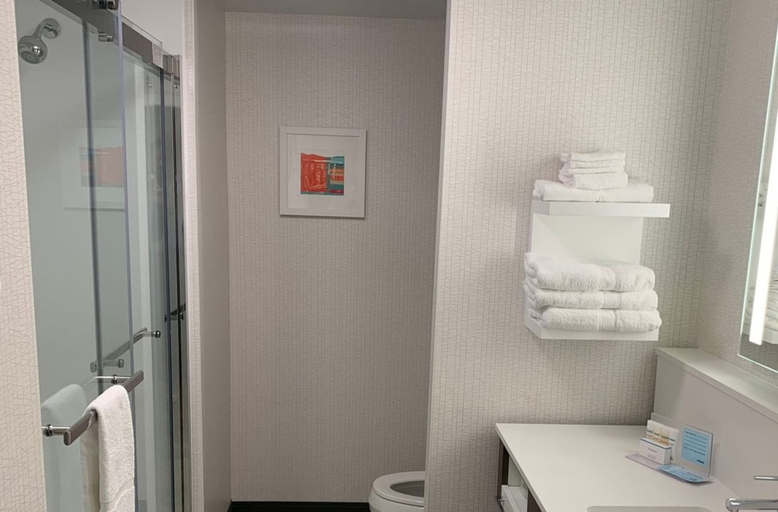 Bathroom 4, Hampton Inn Boston - Logan Airport, Boston