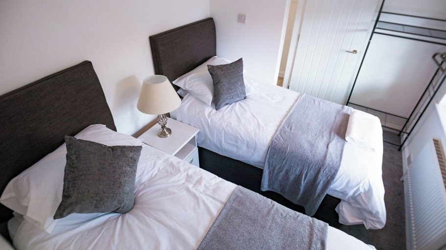 Room 5, House Sleeps 6 - Parking,garden,family&contractors, Walsall