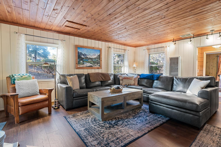 4, Warbler's Roost - Perfect vintage cabin in the woods, San Bernardino