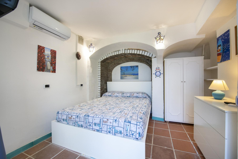 Room 5, Villa Albatros - Stunning 2 Floors Villa for Large Groups, Salerno