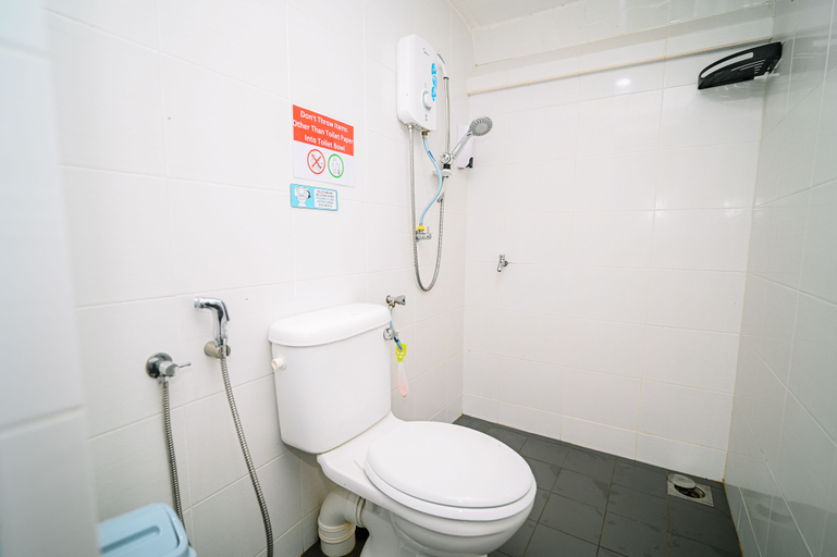 Bathroom 3, Swing & Pillows @ 87 Chulia St, Georgetown Penang, Pulau Penang