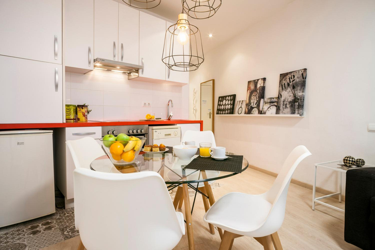 Kitchen 3, Feelathome Center Apartments, Barcelona
