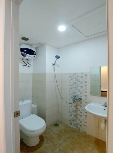 Bathroom, Apartemen Riverview Tower Mahakam By AGENG Room, Cikarang