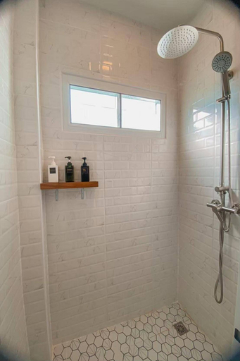Bathroom 10