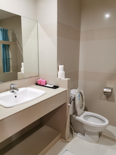 Bathroom 10