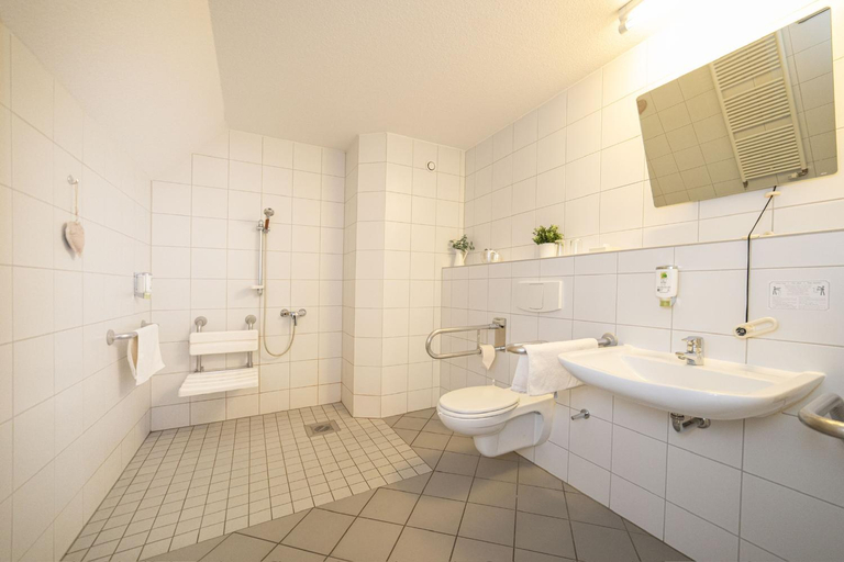 Bathroom 3, Hotel Stadt Spremberg, Spree-Neiße