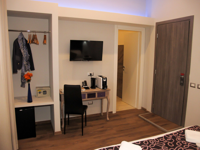 Others 5, Roma Veneto Relais, Rome