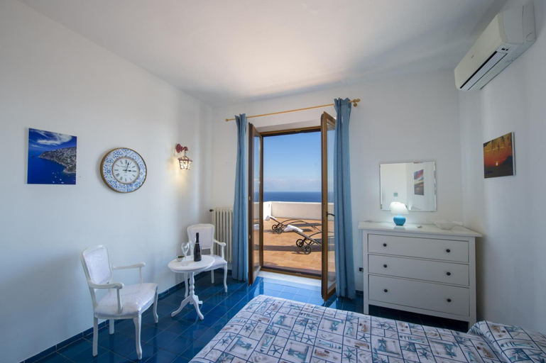 Room 3, Villa Albatros - Stunning 2 Floors Villa for Large Groups, Salerno