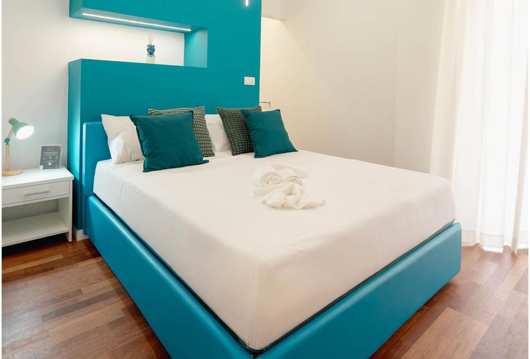 Others 5, B&B Interno 5, Napoli