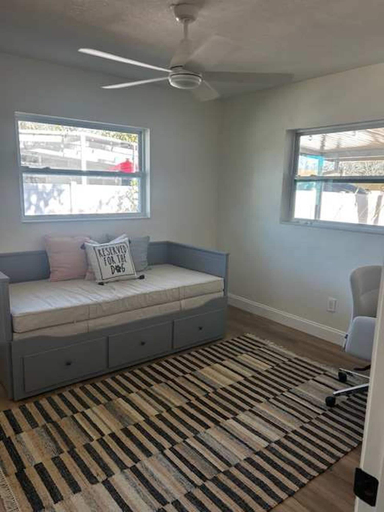 Room 4, NEW Stunning Home-close to Beaches-pet Friendly, Pinellas