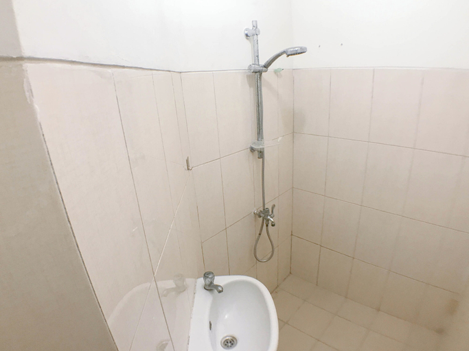 Bathroom 2, Wonderful 1Br Without Livingroom At Pavilion Permata Apartment, Surabaya