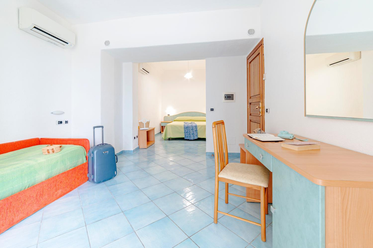 Others 5, Hotel Poggio del Sole, Napoli