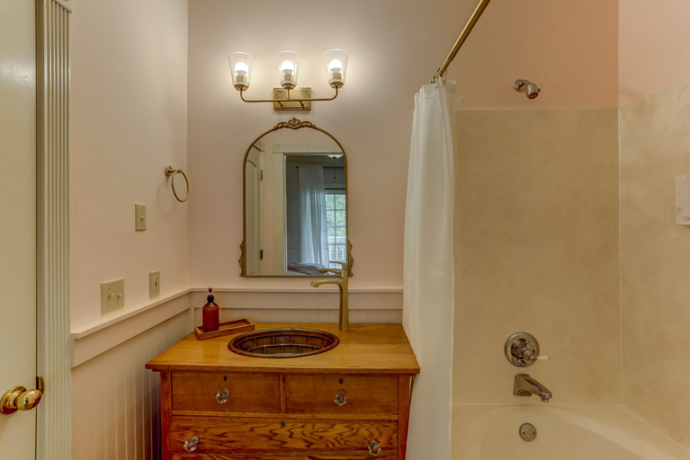 Bathroom 3, Bonne Terre Inn, Desoto