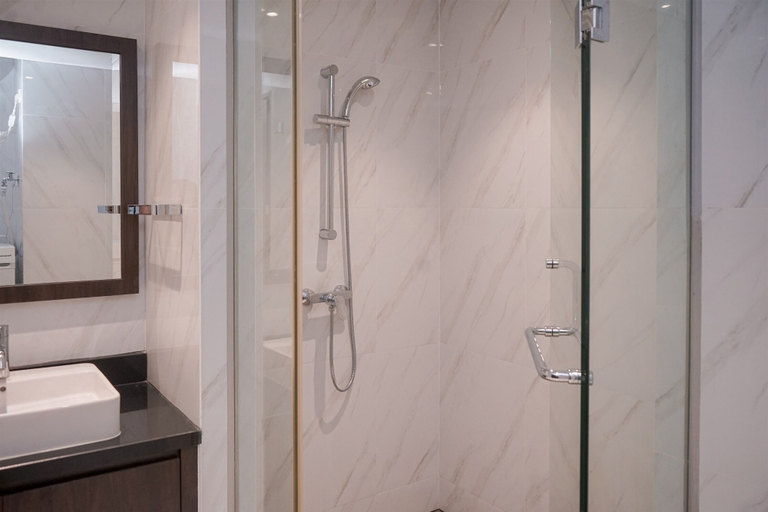 Bathroom 4, Comfy And Minimalist 1Br Apartment Branz Bsd City, South Tangerang