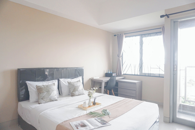 Good Choice And Comfy Studio Apartment At Gateway Park Lrt City Bekasi, Bekasi