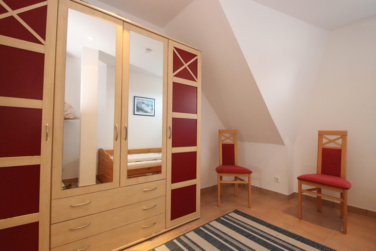 Bedroom 5, Wohnung mit Balkon-nur 500 Meter zum Strand, Vorpommern-Rügen