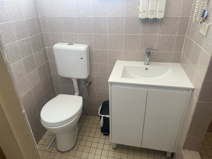 Bathroom 13