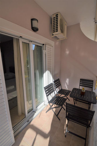 Others 4, Little Cozy Apartment 2, Sarandës