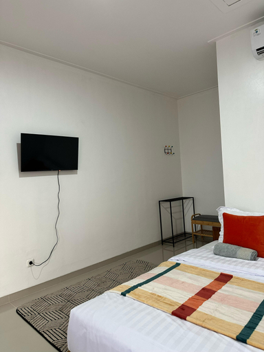 bedroom 13