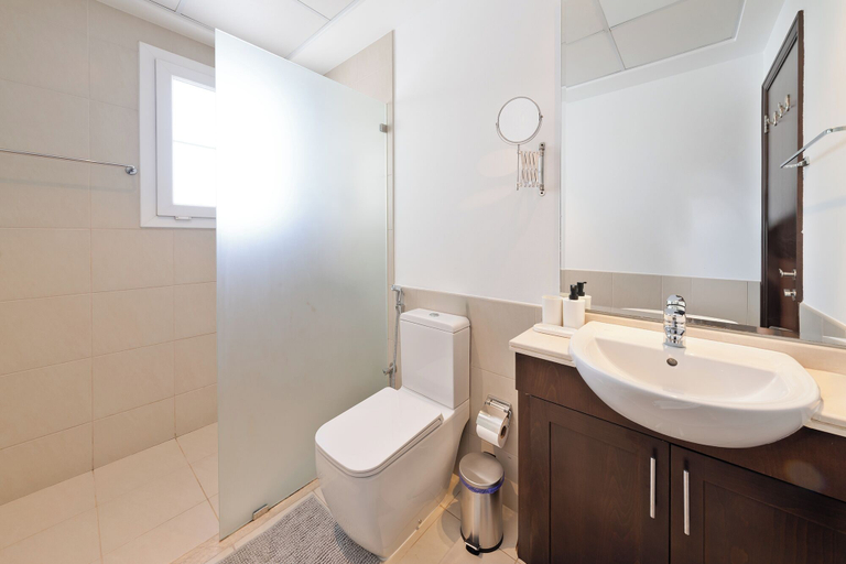 Bathroom 4, Luxury Short Term Stay 2BHK plus Maids - RANCHES, Dubai