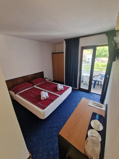 Others 5, Pansion 8 ferala, Novigrad