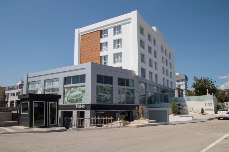 Exterior & Views