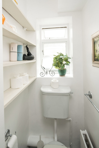 Bathroom 3, NEW Sleek 2BD Flat Oxford Street-Soho, London