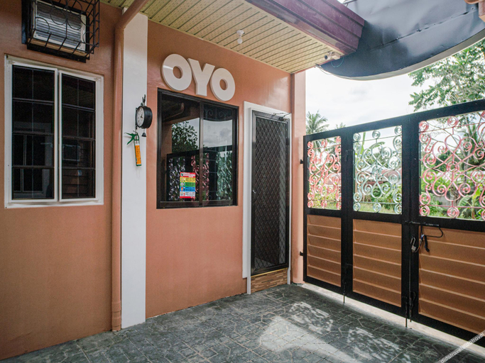Exterior & Views 1, RedDoorz @ Queens Hometel, Tagum City
