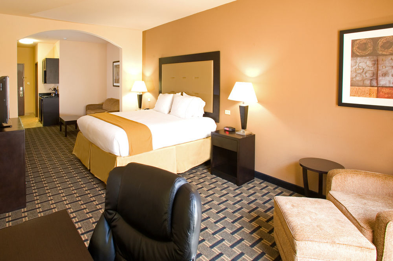 4, Holiday Inn Express Suites Beeville by IHG, Bee