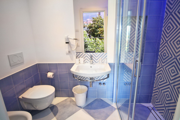 Bathroom 5, Maison Tonina, Napoli