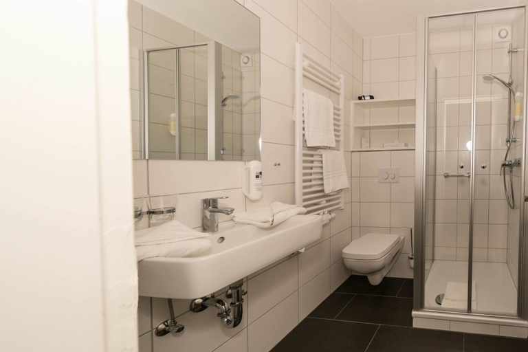 Bathroom 3, Parkhotel Pyrmont, Hameln-Pyrmont