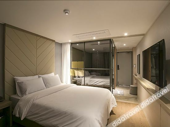 Others 3, Hotel Wolmido, Jung