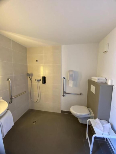 Bathroom 5, B&B Hôtel Bordeaux Est, Gironde