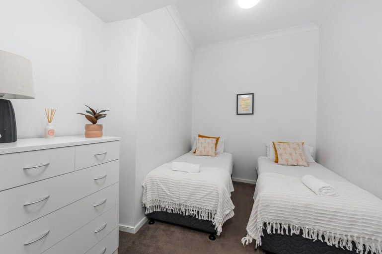 Others 2, Surfers Paradise Getaway: Amazing Resort Amenities, Gold Coast