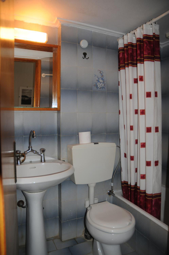 Bathroom 12