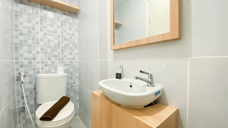 Bathroom 3, Good Deal And Modern Studio Apartment Tokyo Riverside Pik 2, Tangerang