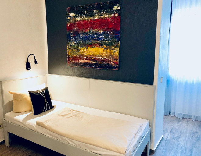 Bedroom 3, Alt Deutz , Köln